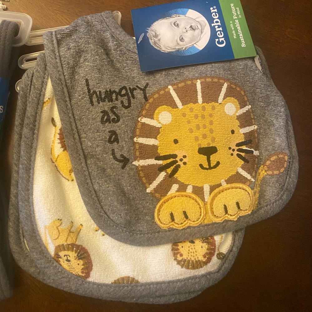 NWT Gerber “Hungry as a Lion” Bibs and Burp Cloths